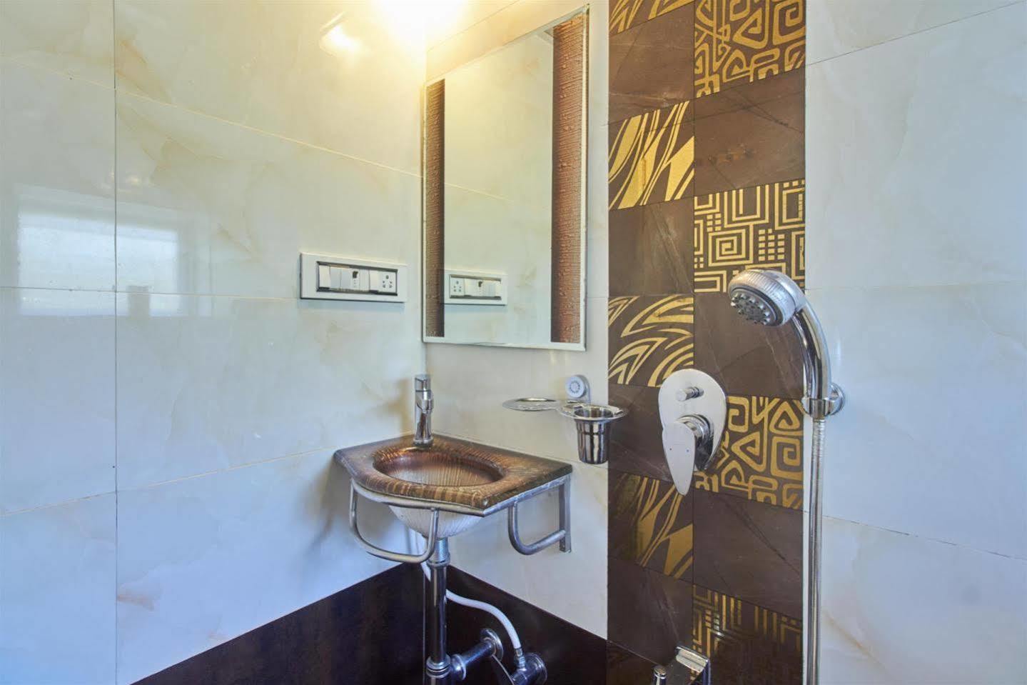 Oyo 28893 Hotel Gulf Mumbai Eksteriør bilde
